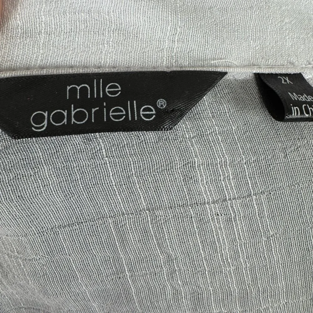Mlle Gabrielle Light white Textured Fabric dress - Picture 2 of 6